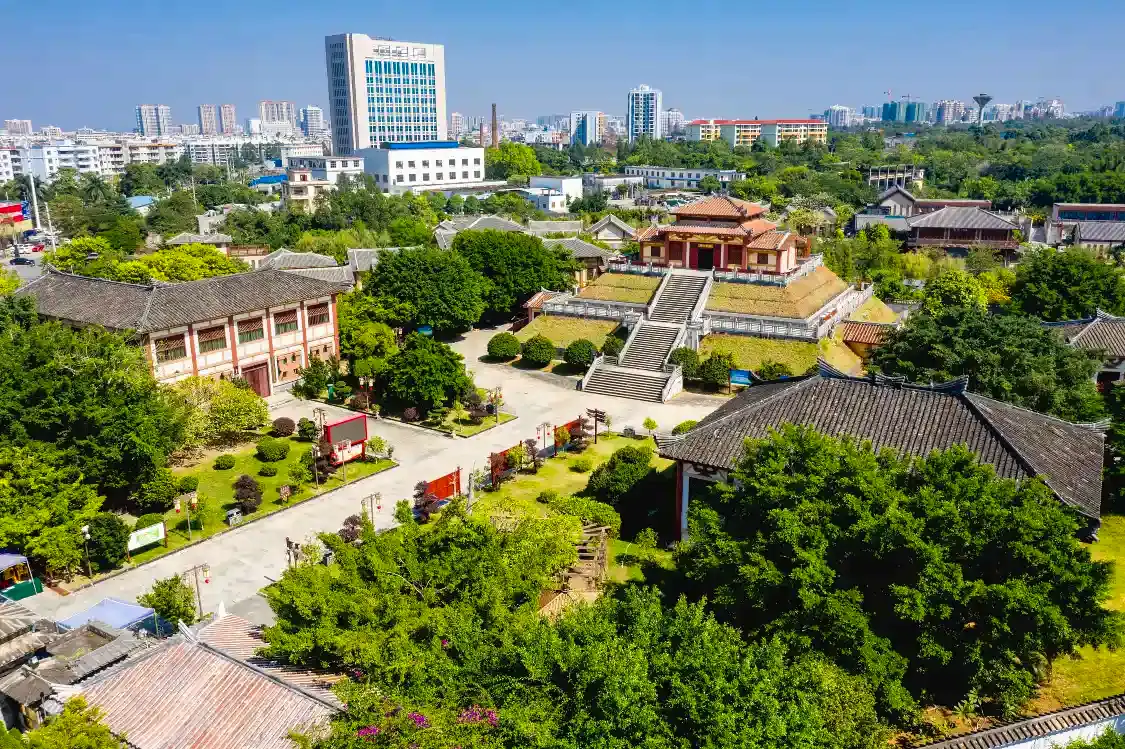 Hotels near Hepuhandai Culture Museum