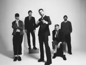 ニューマーケット | Kaiser Chiefs コンサート