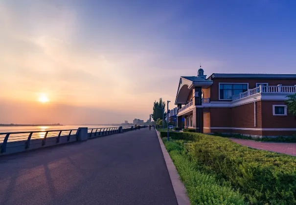 Aijia Qinghai Qili Hotel (Yingkou Beihai Park Branch)