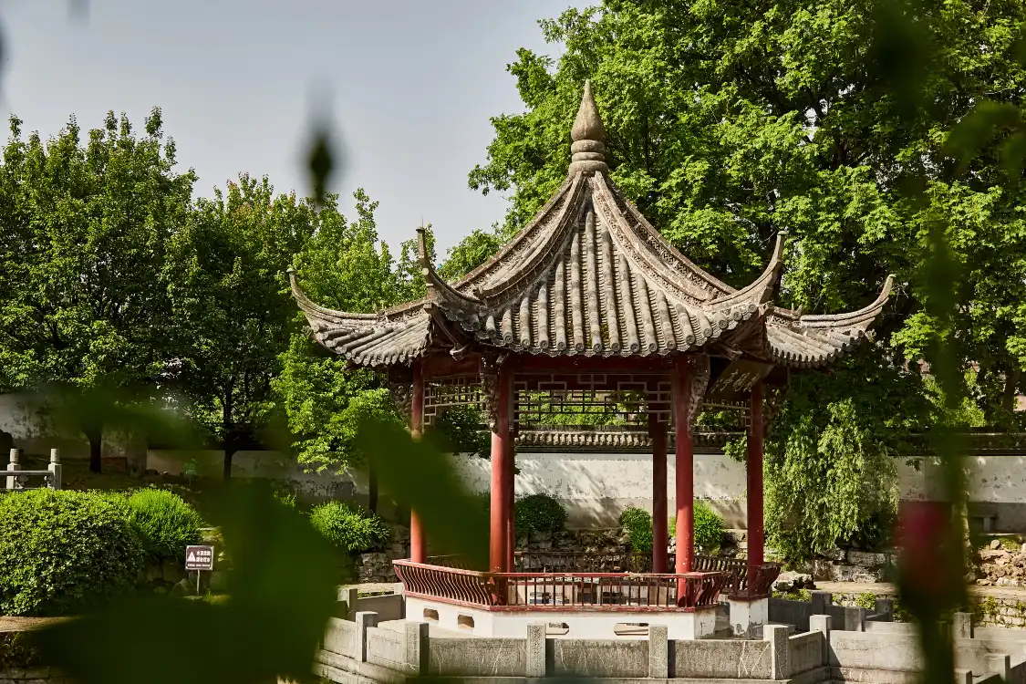 Hotels near Migong Temple
