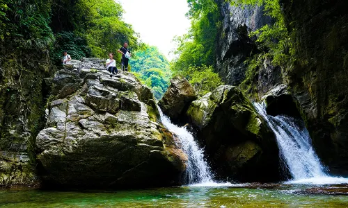 Ten Thousand Buddhas Gorge