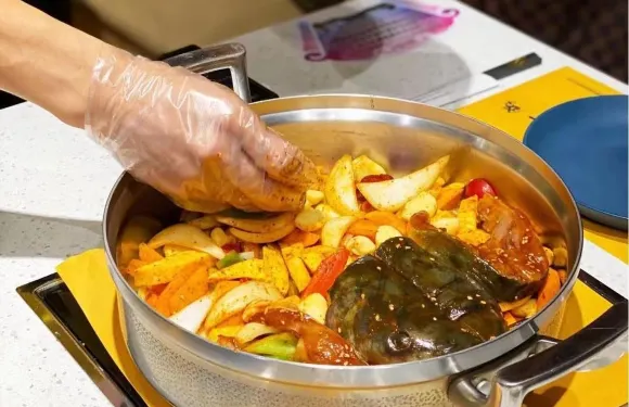 黃記煌三汁燜鍋(進賢店)