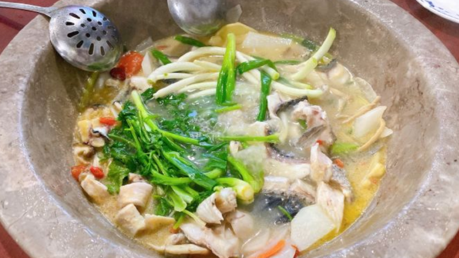 Yaoji Fuxian Lake Signature Stone Pot Fish Restaurant