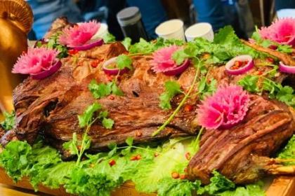 Halal·Dong La black charcoal Roast Lamb Leg (Shitong·guoji branch)
