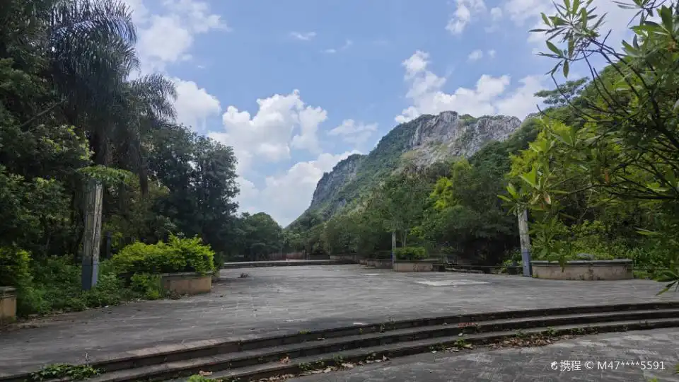 Hotels near Yinghong Qingfeng Park
