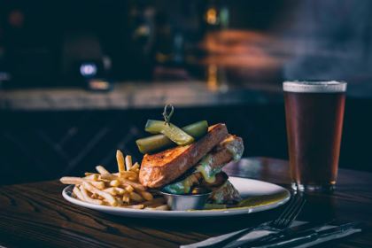 Dillingers Brasserie & Bar