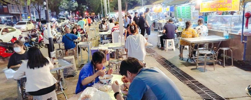 Thung Sri Muang Night Market