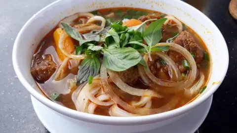 Thanh Thuy Blue Water Restaurant in ด่าหลัต