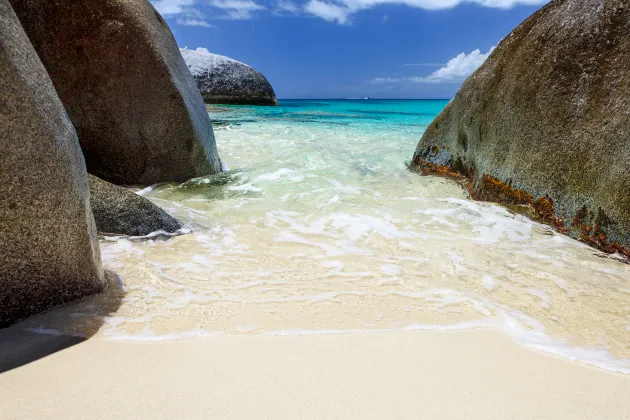 Virgin Gorda Murals周辺のホテル