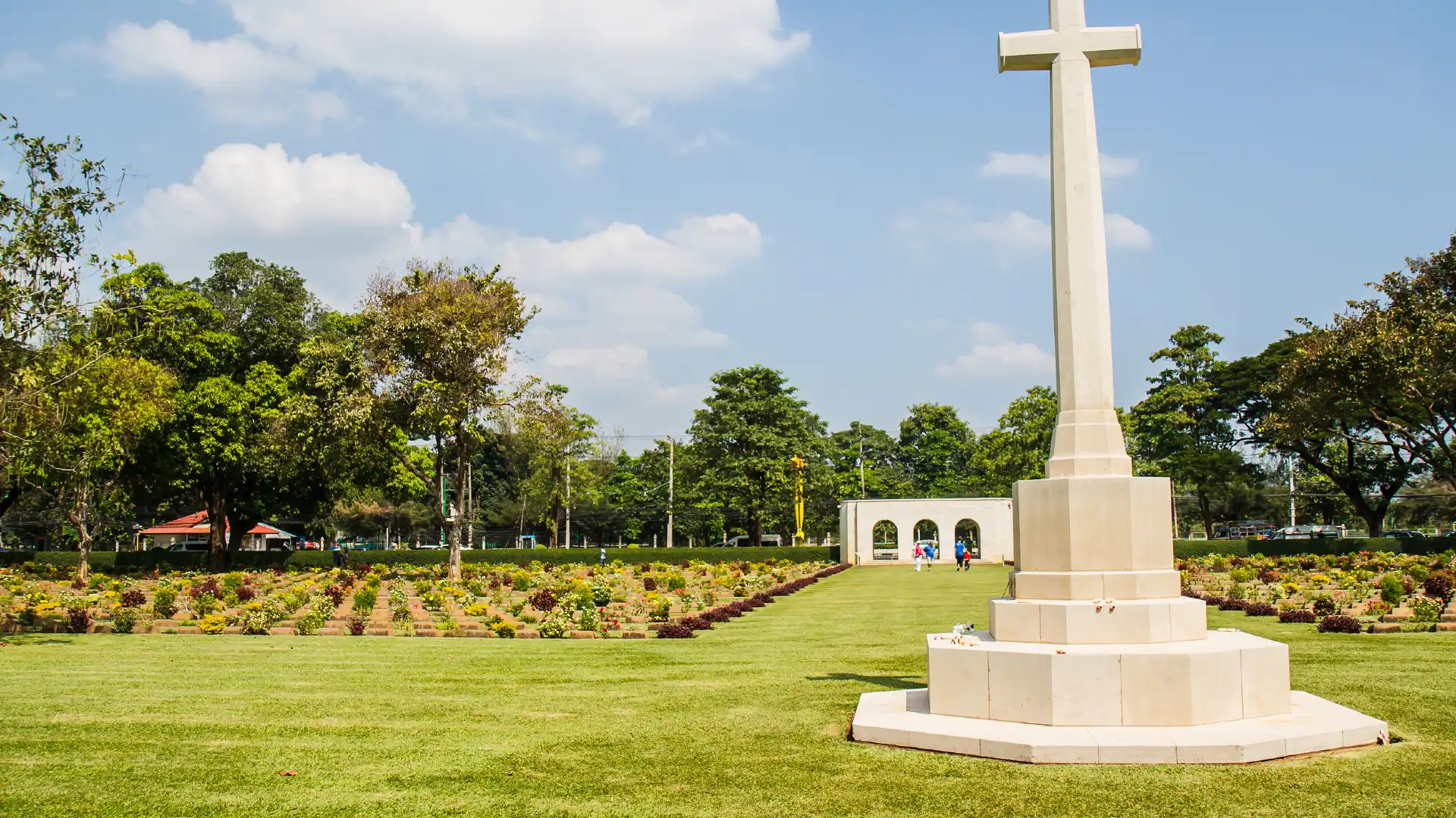 Hotels near Kanchanaburi War Cemetery