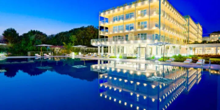 Versilia Roof Bar & Restaurant by “UNA cucina”