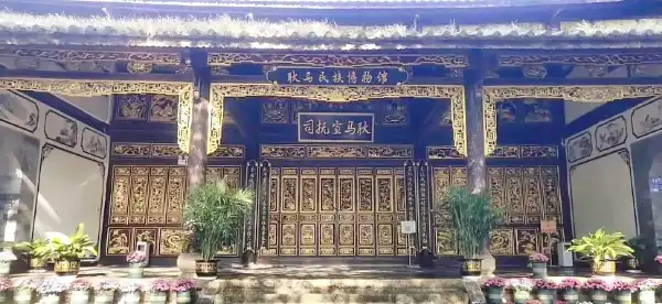 Hotels near Jingge Baita