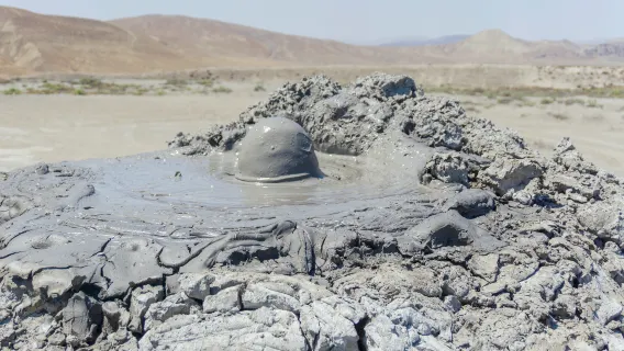 Excursión de un día a Bakú, Azerbaiyán [Arte rupestre de Gobustán|Volcán de lodo|Montaña de Fuego|Templo del Dios del Fuego