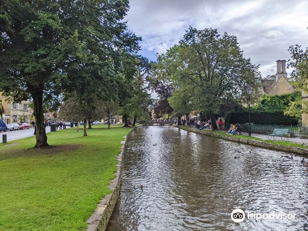 2_Bourton-on-the-Water