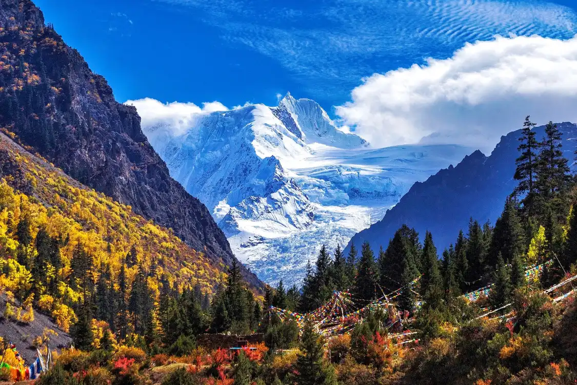 Hotels near Mi Dui Glacier