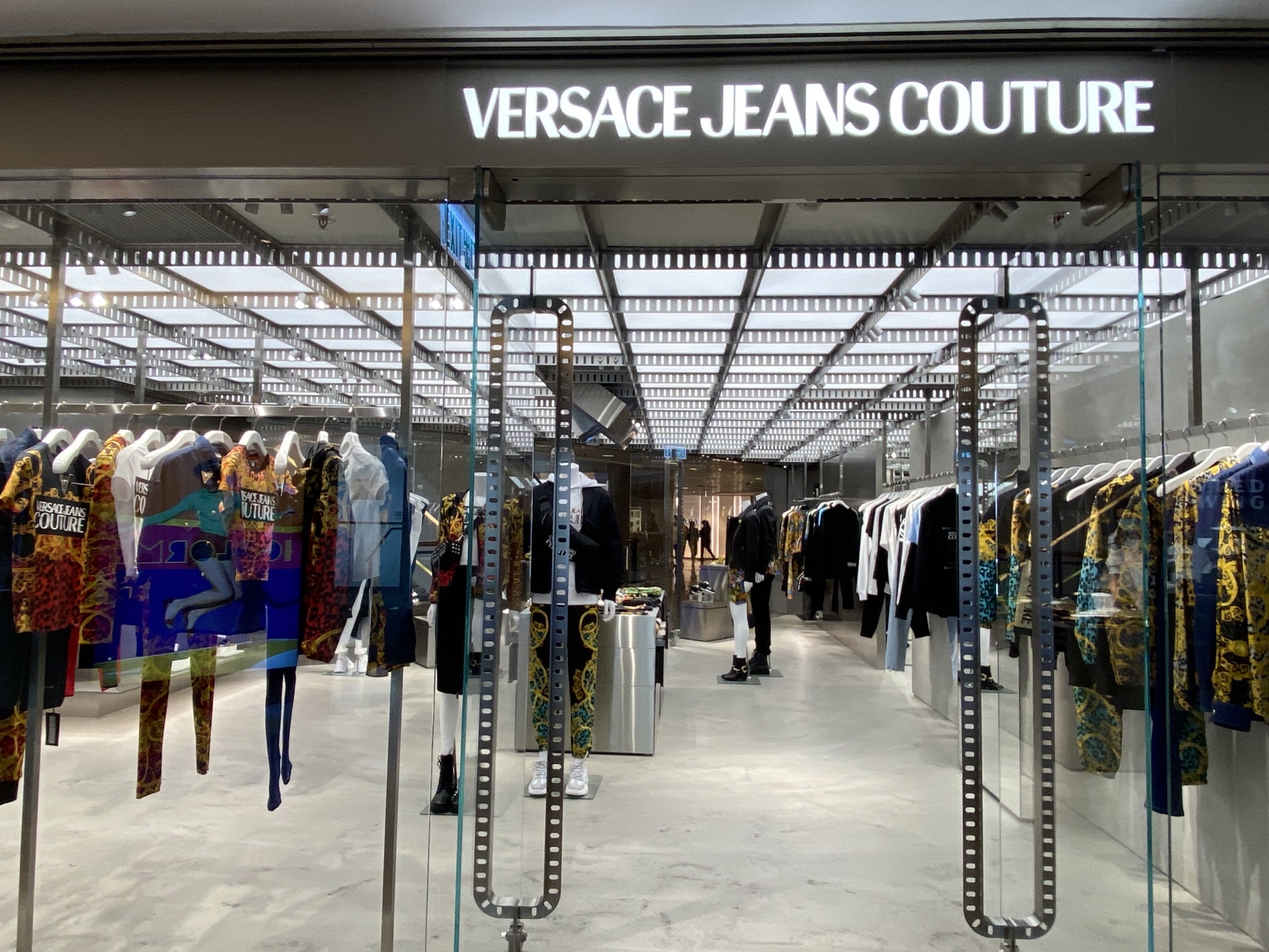Shopping itineraries in VERSACE JEANS COUTURE in August (updated in 2023) -  Trip.com