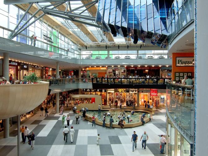 canary-wharf-shopping-centre-trip-london