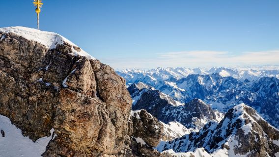 德國慕尼黑新天鵝堡+阿爾卑斯雪山小鎮中文包車一日遊【可定制】