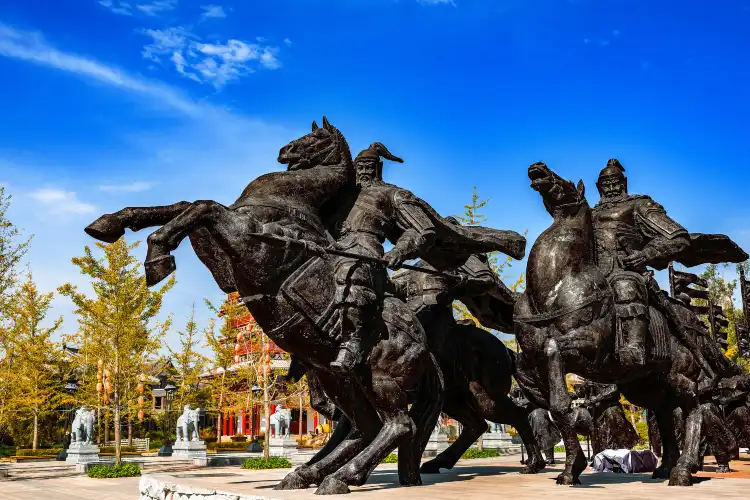 Hotels near Qianling First Village