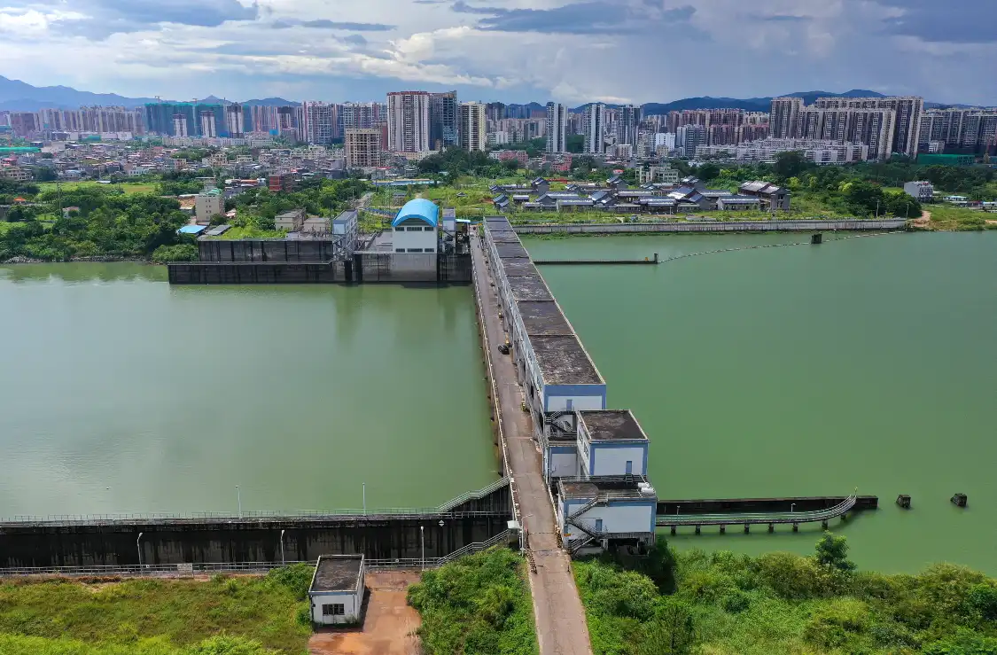 Hotels near Dongjiang Gallery