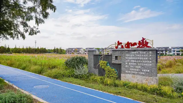 Hotels near Liurudun Village