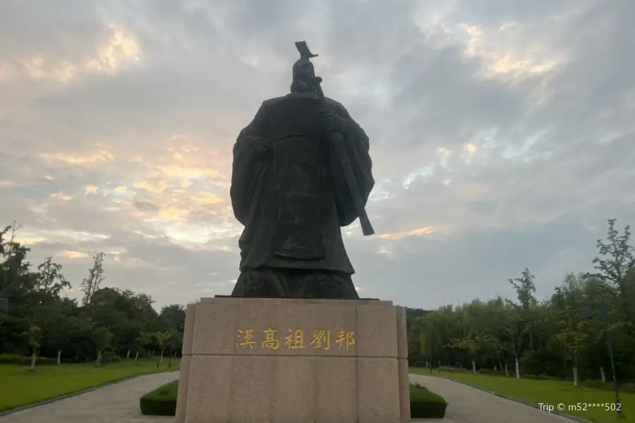 Statue of Emperor Liu Bang of Han