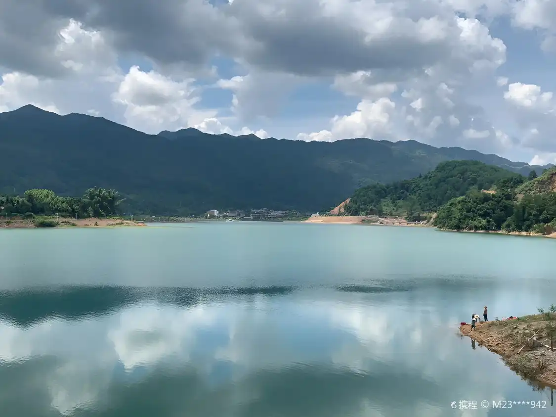 Hotels near Zhoujia Reservoir