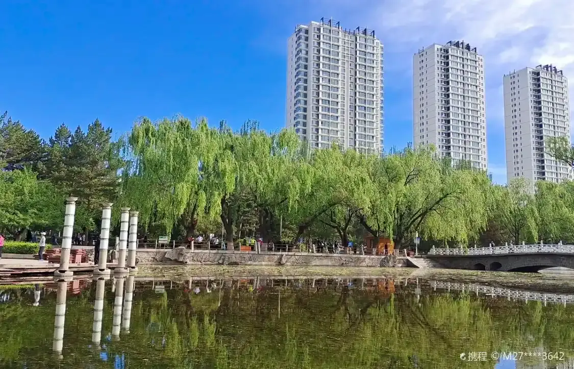 Hotels near Manduhai Park