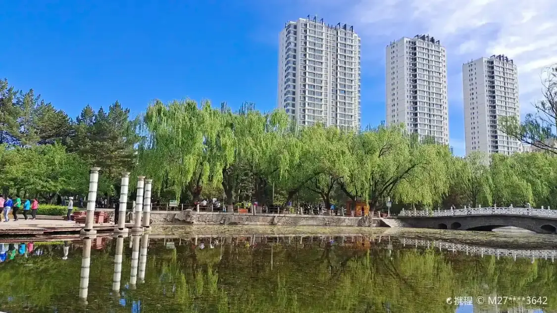 Hotels near Manduhai Park