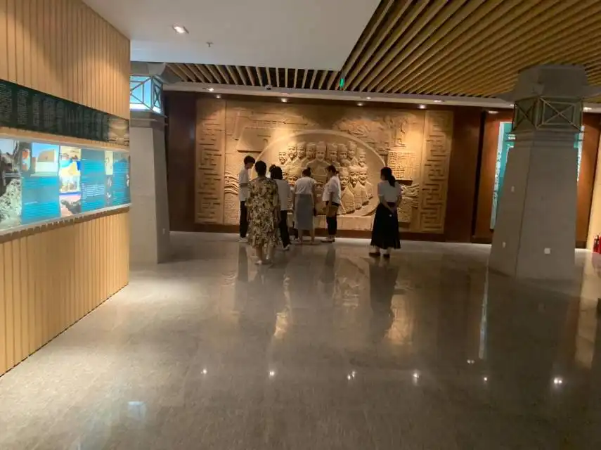 Hotels near Luntai Museum