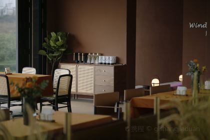 邛崃泉水湖梦马岛森系木屋·听风堂