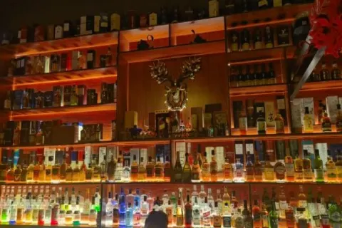 A01 Whiskey&Cocktail Bar