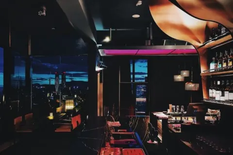 歡BAR·高空泳池威士忌酒廊