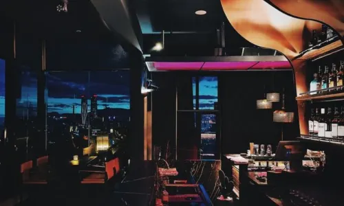 歡BAR·高空泳池威士忌酒廊