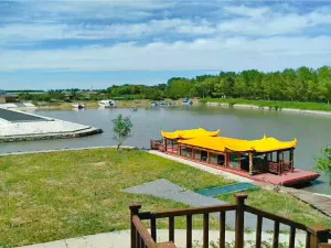 Lianhuan Lake Hot Spring Scenic Area