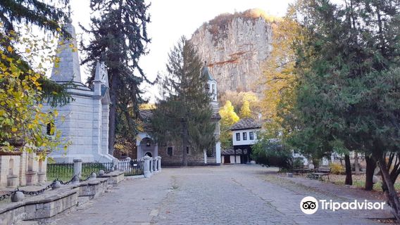 Bacho Kiro Cave - Dryanovo monastery