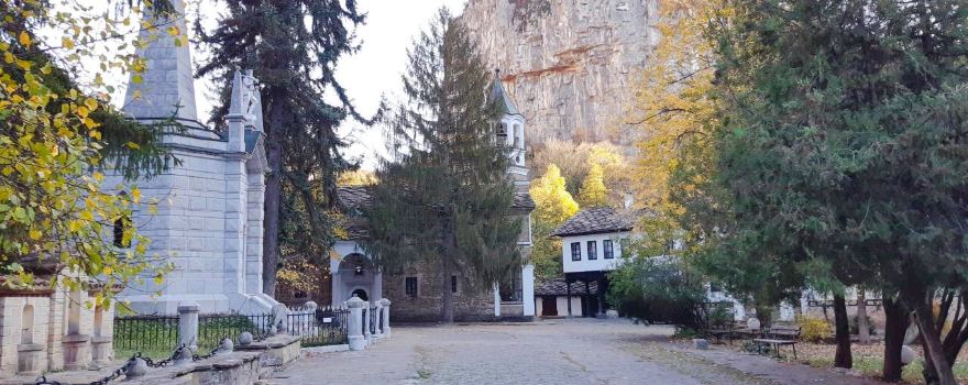 Bacho Kiro Cave - Dryanovo monastery