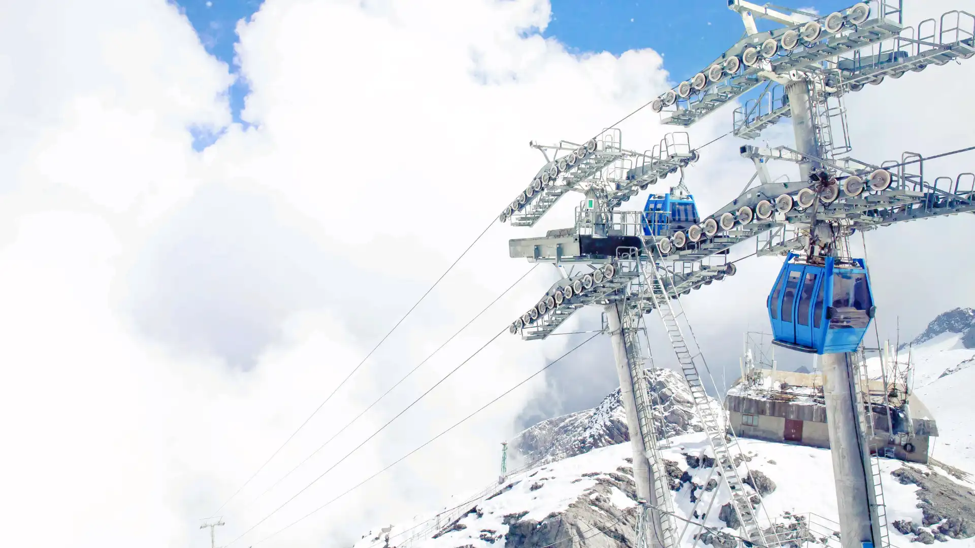 Hotels near Yulong Snow Mountain Ropeway