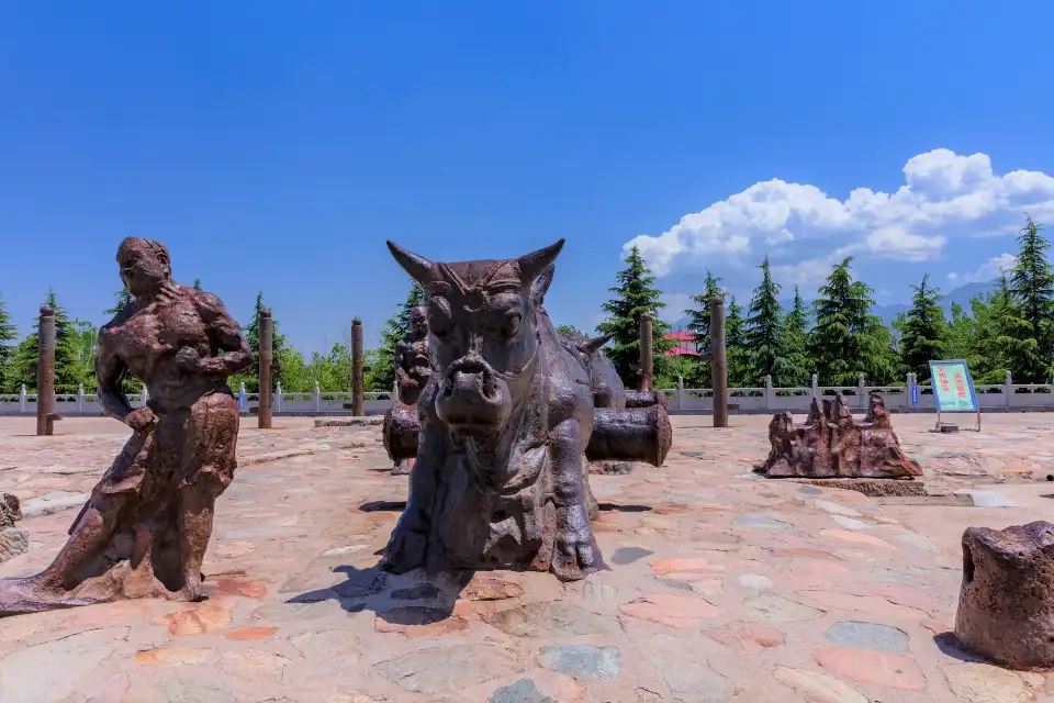 1_Yellow River Iron Oxen