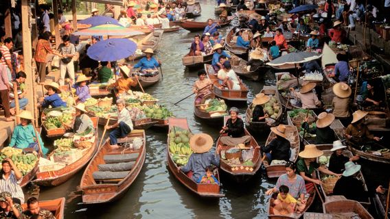 Damnoen Saduak Floating Market
