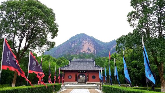 Longhu Mountain - Zhengyi Temple