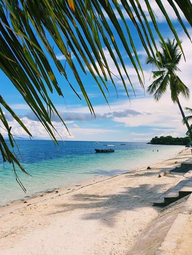 Tranquil beachventure day