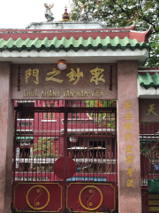 Khanh Van Nam Vien Taoist temple
