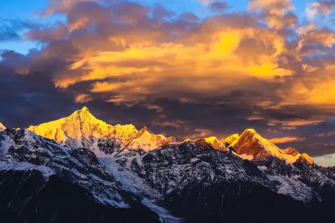 Sunrises in Deqin