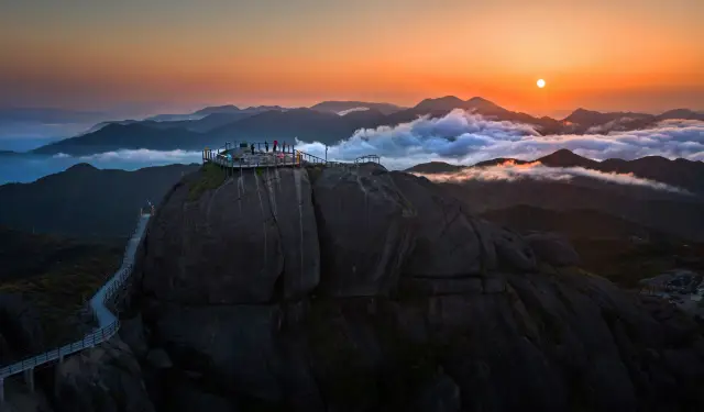 Sunrise Sightseeing in Dehua