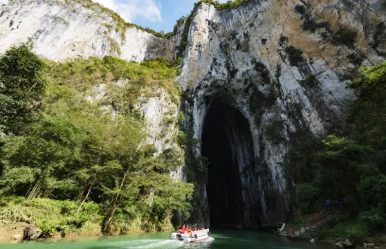 紫雲格凸河風景名勝區門票+雙程車票+全程船票+蜘蛛人攀岩票大小同價(非中國籍遊客)