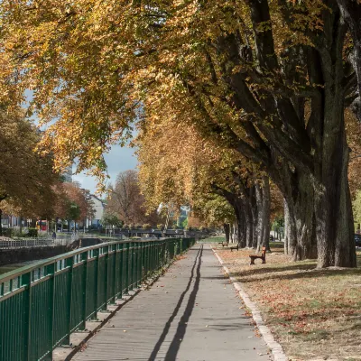 Отели рядом с достопримечательностью «Musee des Beaux-Arts»