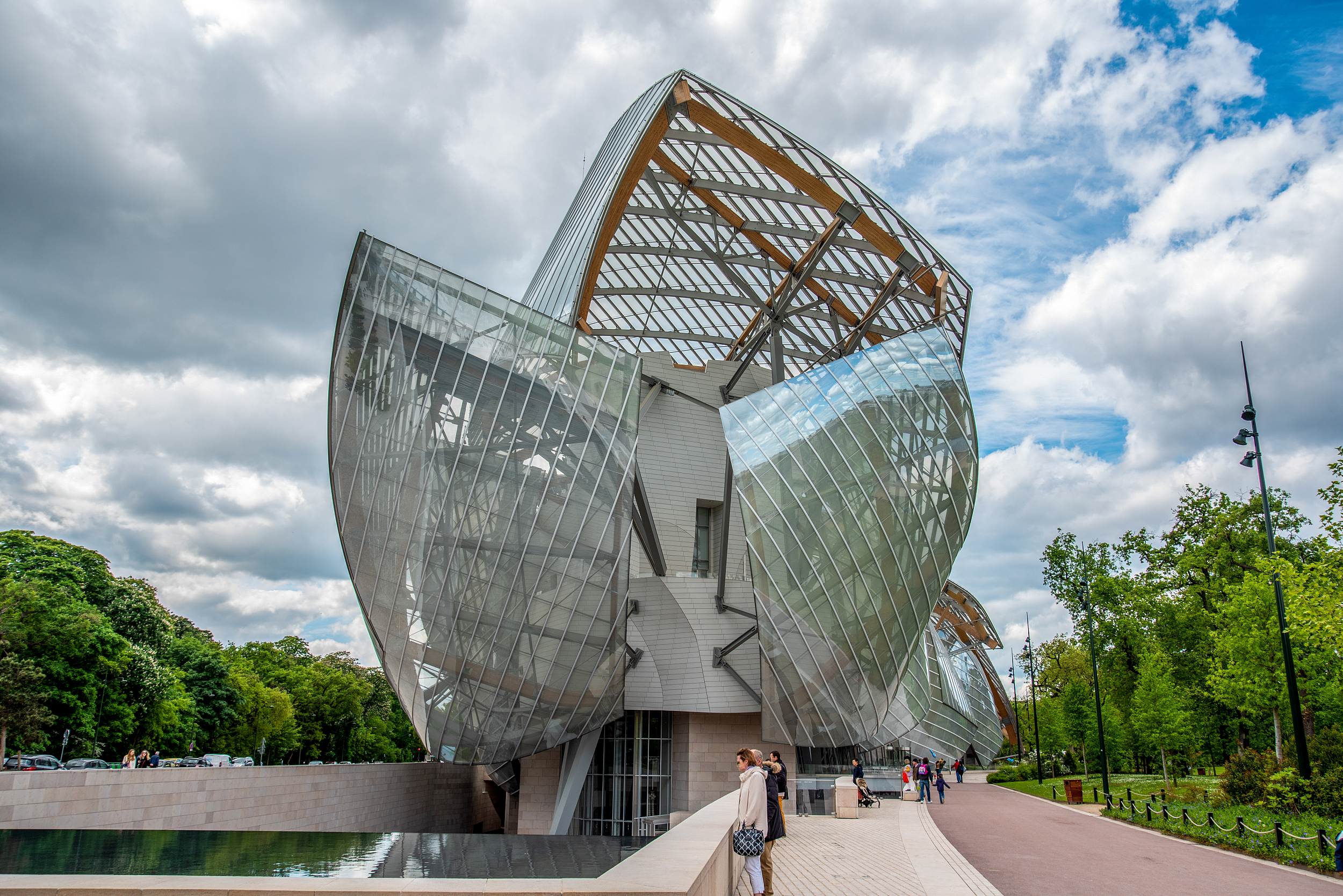 Louis Vuitton Foundation Art Culture Museum Paris France Beautiful Glass –  Stock Editorial Photo © psychoshadow #234891228