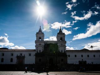 duracion vuelo Istanbul Quito