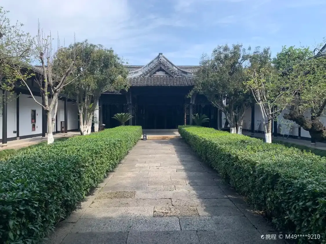 Hotels near Datong School